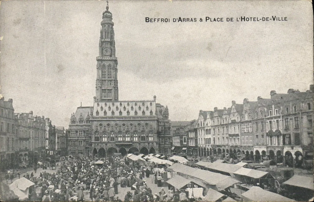 Glockenturm von Arras & Rathausplatz — Marktblick - Vorderseite