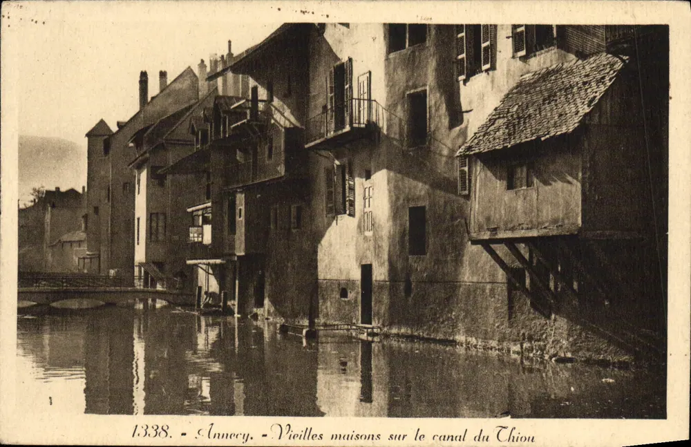 Annecy — Alte Häuser am Thion-Kanal — Éditeur Gil - Vorderseite