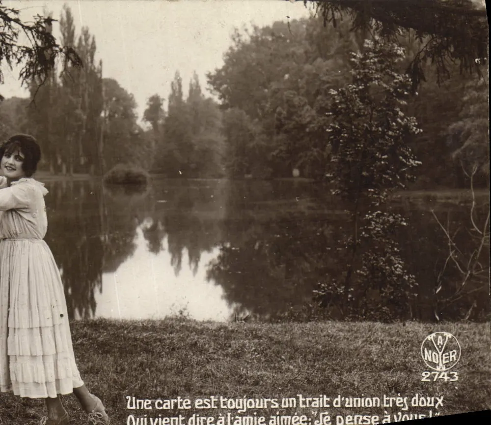 Frau am Rand eines Sees — Park-Szene — Verleger A. NOYER Nr. 2743 - Vorderseite
