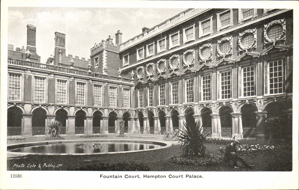 Fountain Court, Hampton Court Palace — Photo Cala & Palden LP, n° 12536 - Vorderseite