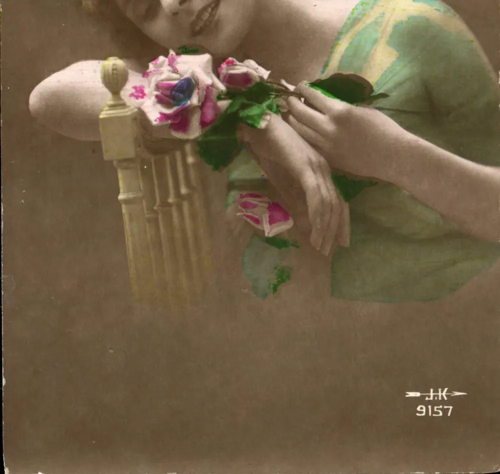 Frau mit Rosenstrauß — J.K. 9157 — Verlag J.K. - Vorderseite