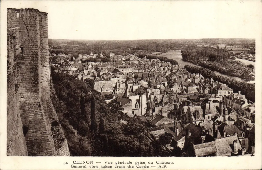 Chinon — Vista geral tirada do Castelo — A.P. n°54 - Frente