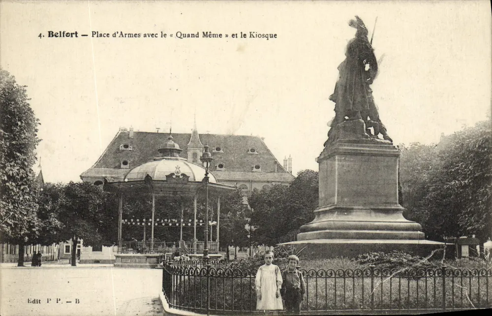Belfort — Place d'Armes mit dem « Quand Même » und dem Kiosk — Edit P.P. — B - Vorderseite