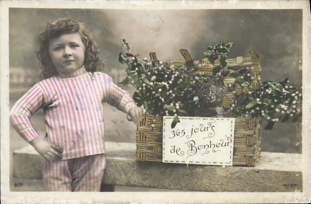 Petite fille et chat dans un panier de houx — 365 jours de Bonheur — éditeur J.K. n°807 - Anverso