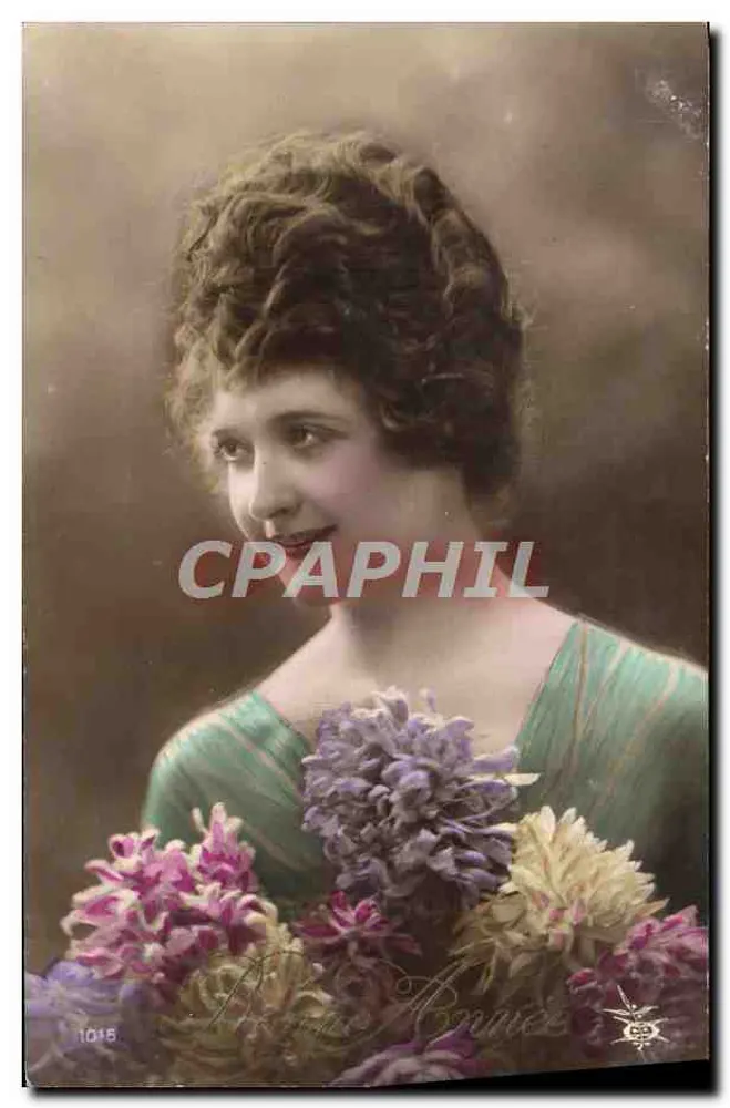 Lächelnde junge Frau — mit Blumenstrauß — veröffentlicht von Nadine Béguinée, n° 1015 - Vorderseite