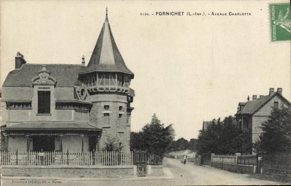 PORNICHET (L.-Inf.) — Avenue Charlotte — Phutotype VASSELLIER, Nantes - Frente