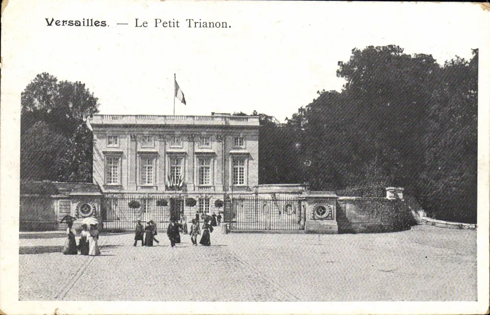 Versalhes — O Pequeno Trianon. - Frente