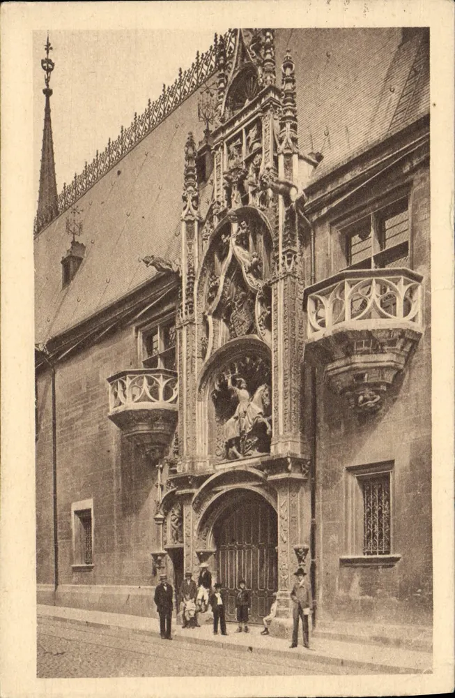 Nancy - Ducal Palace - Kleine und Große Porterie (1512) — Statue des Herzogs Antoine (1851) — Maison des Magasins Réunis, Nancy - Vorderseite