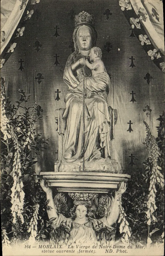 Morlaix — A Virgem de Nossa Senhora do Muro, estátua aberta (fechada). ND. Fot. - Frente