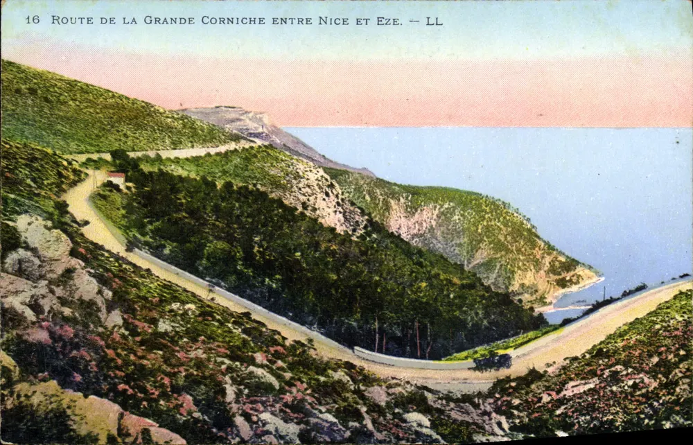 Rodovia da Grande Corniche entre Nice e Eze — LL - Frente