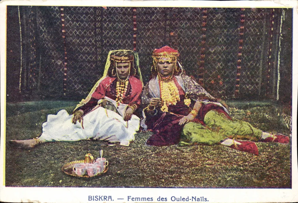 Biskra — Femmes des Ouled-Nails — éditeur BISKRA. — Femmes des Ouled-Nails. - Frente