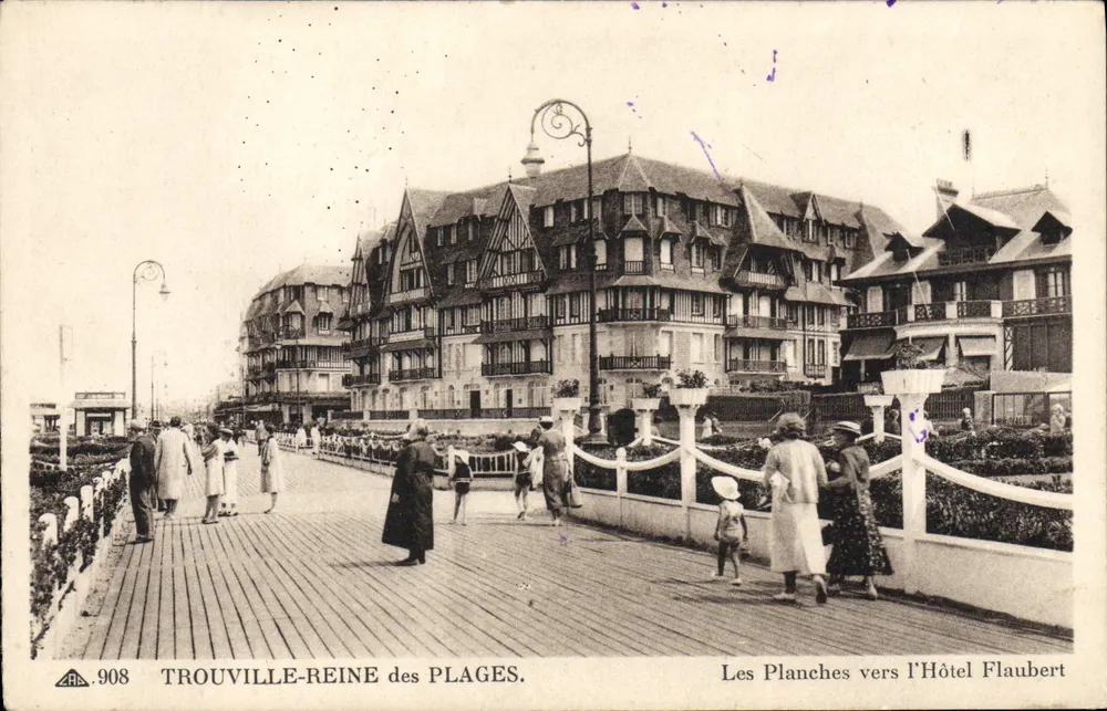 Trouville-Reine des Plages — Ansicht von Les Planches in Richtung Hotel Flaubert — Antike Ansichtskarte n°908, Verlag A.P.A. - Vorderseite
