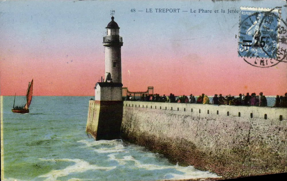 Le Tréport — O Farol e a Ponta — Editor Lévy & Neurdein, n°48 - Frente