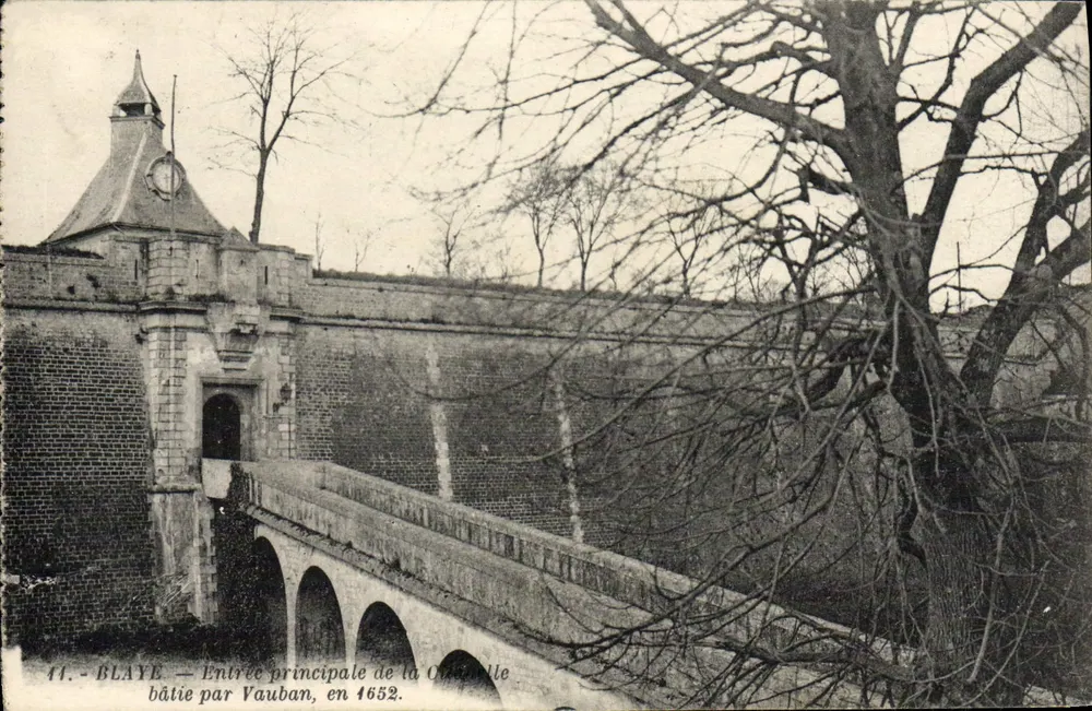 Blayé — Haupteingang der von Vauban 1652 errichteten Festung - Vorderseite