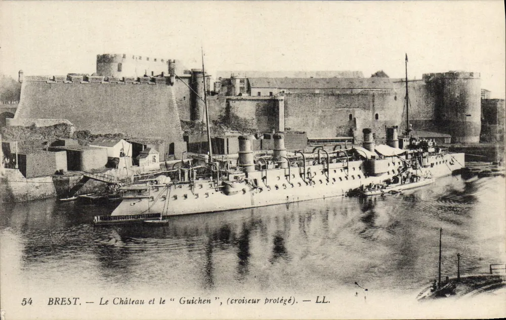 Brest — Das Schloss und das "Guichen", (geschützter Kreuzer) — LL. - Vorderseite