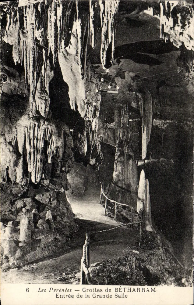 Die Pyrenäen — Höhlen von BÉTHARRAM — Eingang zur Großen Halle - Vorderseite