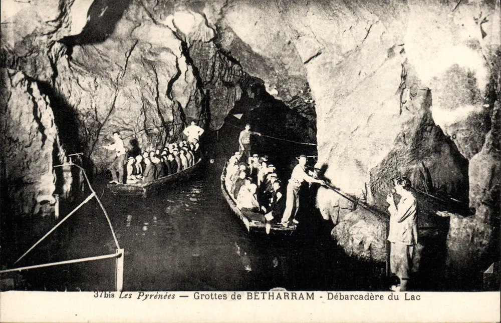 Grutas de BETHARRAM — Desembarque no Lago — Os Pirineus - Frente