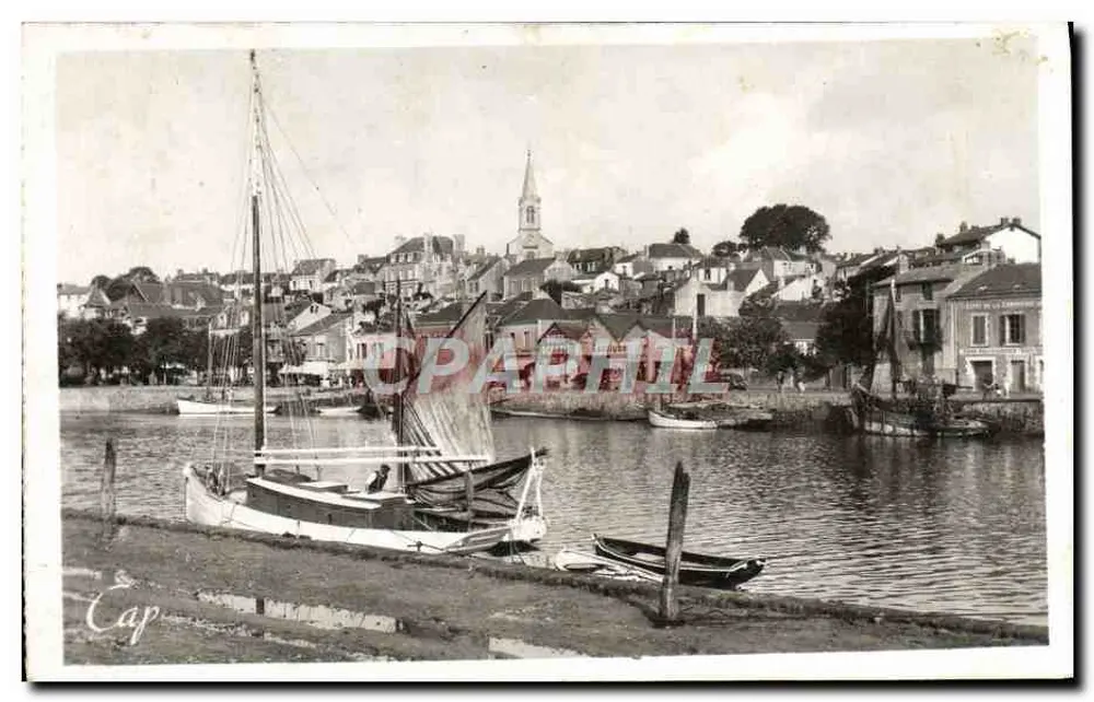 Pornic — Eine Ecke des Hafens und der Stadt — (42) PORNIC — Eine Ecke des Hafens und der Stadt - Vorderseite