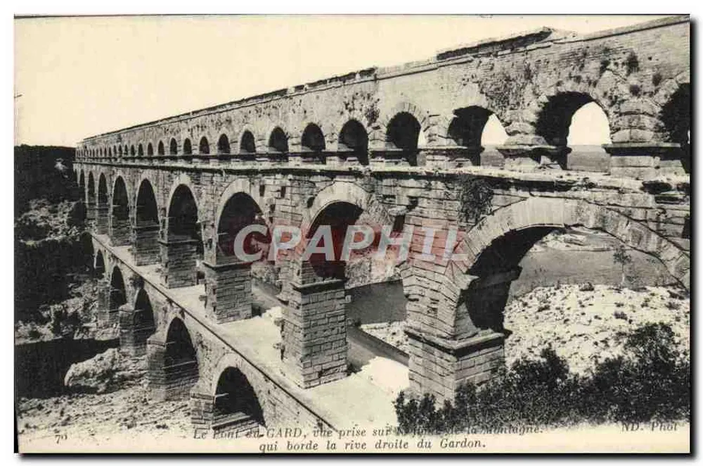 O Ponte do Gard — vista tirada da margem direita do Gardon — ND. Phot. - Frente