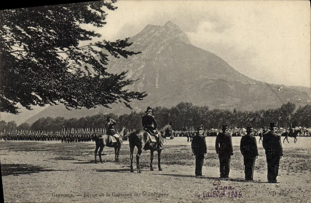 Grenoble — Revista da Guarnição no Polygone — NP. 249 - Frente