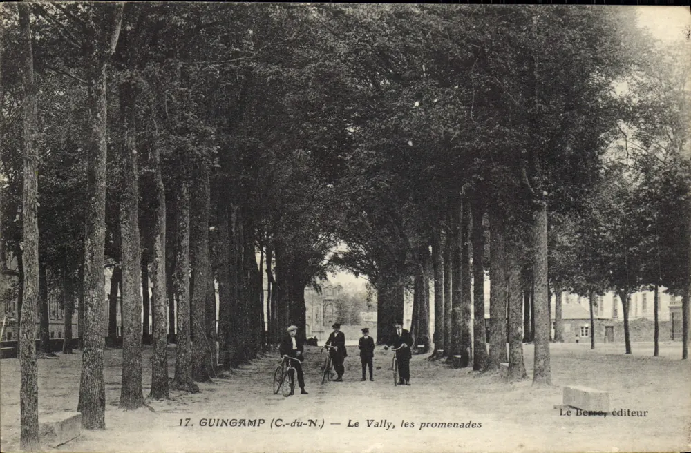 Guingamp (C.-du-N.) — O Vally, as promenades — Le Berse, editor - Frente
