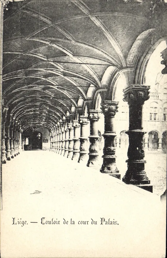 Liège — Halle des Hof des Palastes - Vorderseite