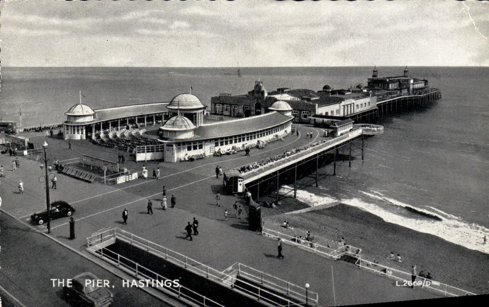 Le Pier, Hastings — vista aérea — Valentine's Postcard & Sons Ltd, n° L.2669/D - Frente