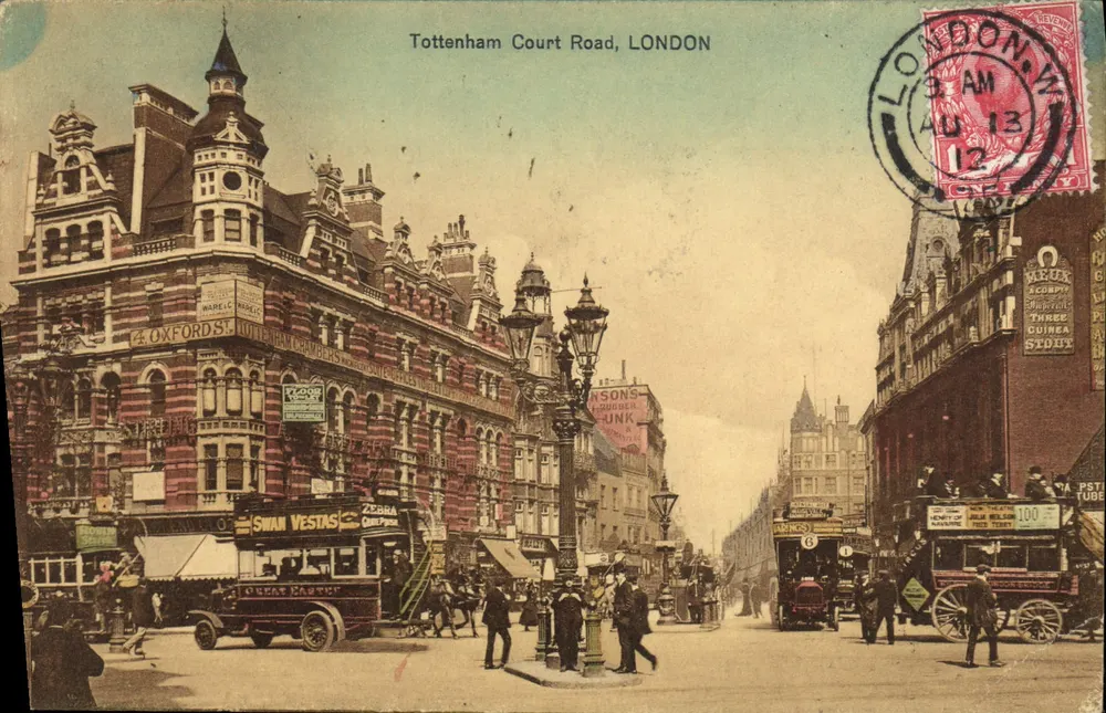 Tottenham Court Road, LONDRA — vista di strada con edifici e veicoli — editore La serie 'Finbury' n. 330 - Recto