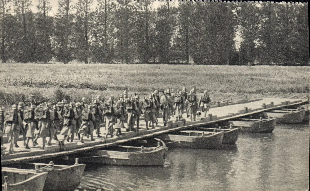 Ponte de barcos — Soldados em marcha — Georges Lang, Imp. Paris - Frente