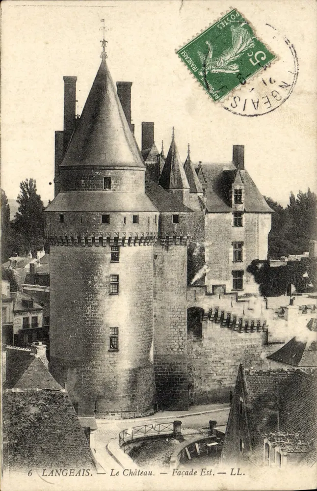 Langeais — O Castelo — Fachada Leste — LL. - Frente