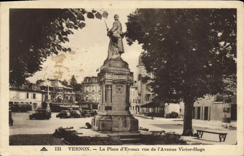 Vernon — Die Place d'Évreux aus der Avenue Victor-Hugo gesehen — Verlag CH DES ARTS PHOTOMÉCANIQUES - Vorderseite