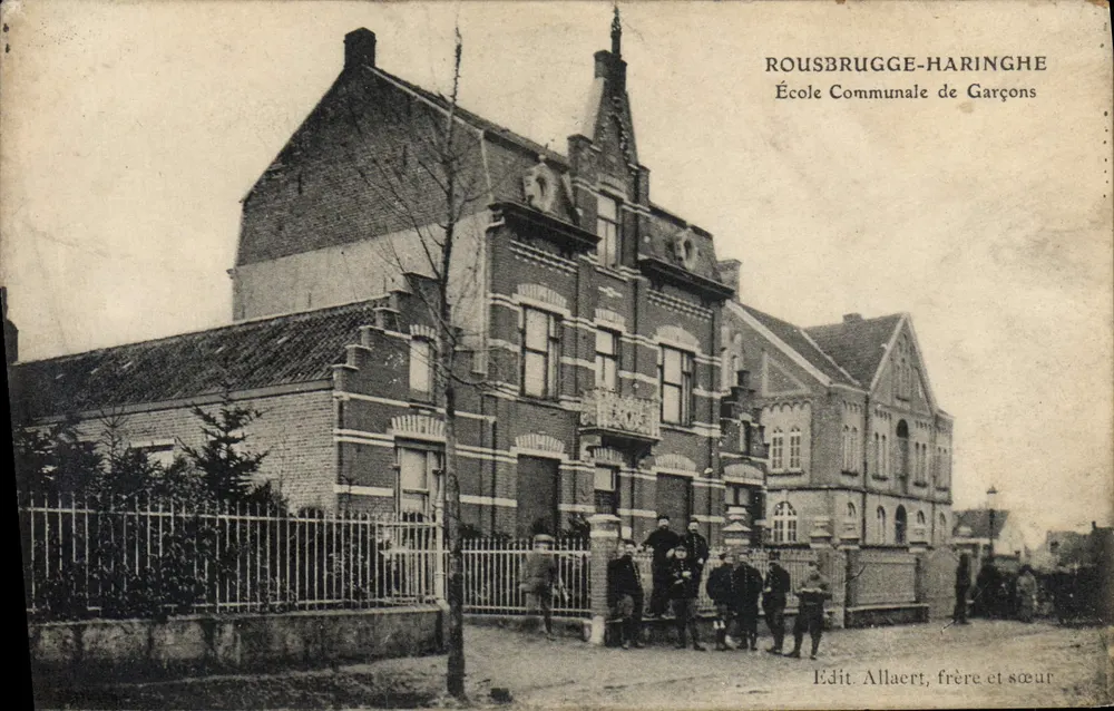Rousbrugge-Haringhe — Escola Comunal de Meninos — Ed. Allacert, irmão e irmã - Frente