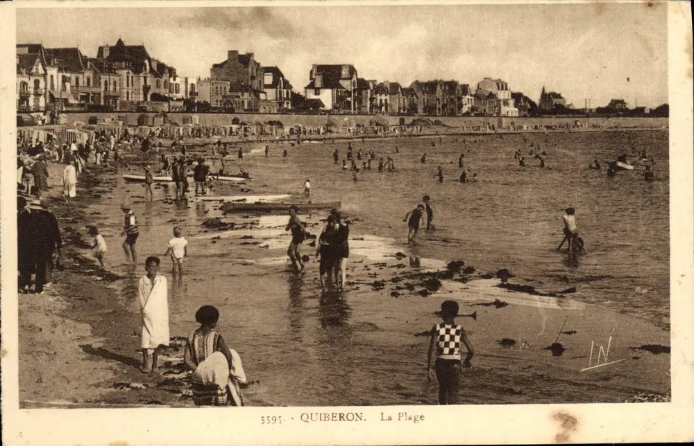 Quiberon. Plaża — widok animowanej plaży z kąpielącymi się ludźmi i budynkami na tle — wydawca Léon-Nel, n° 3595 - Awers