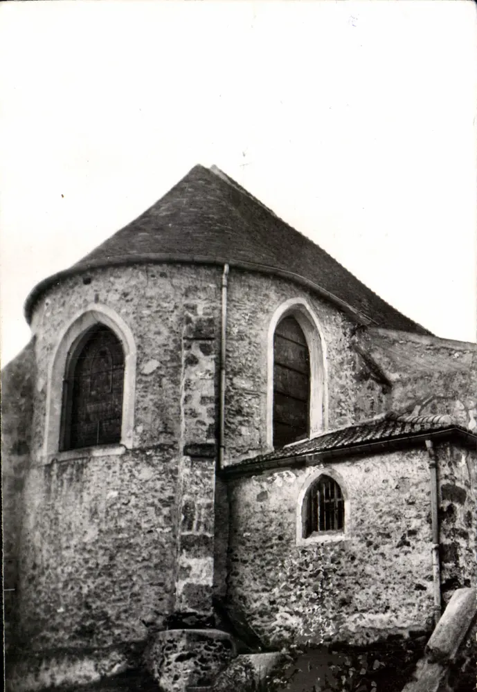 Vauhallan — A Igreja (fundada em 530) e a Abside (século XIII) — Foto Verdadeira - Frente