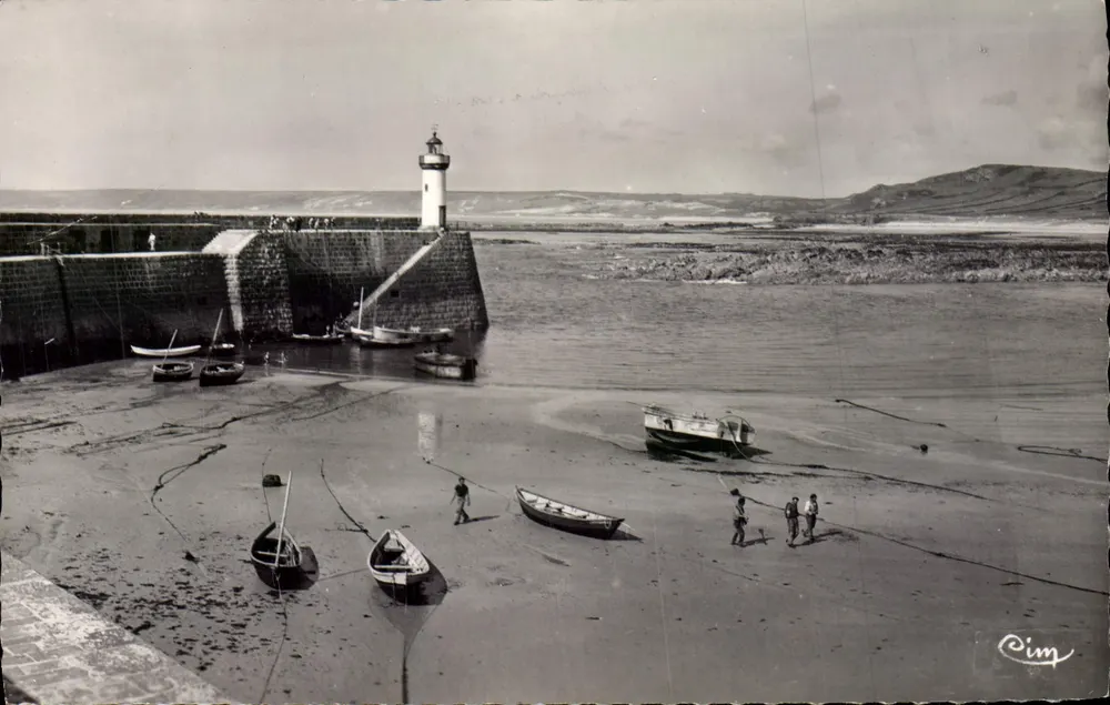 Dielette (Manche) — Der Leuchtturm und die Küste in Richtung Siouville-Vauville — Cim - Vorderseite