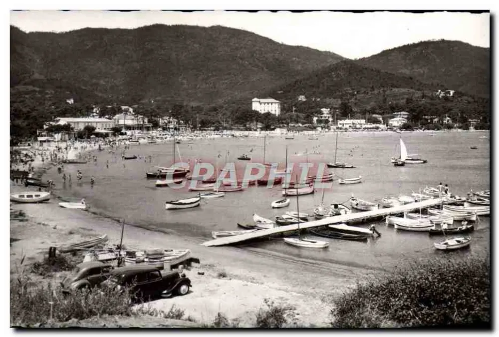 O Porto de Cavalaire-sur-Mer — A Corniche dos Maures — Fotografia Verdadeira - Frente
