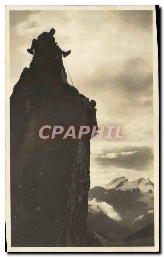 Alpinista escalando um penhasco rochoso — vista panorâmica das Alpes — Fot. J. Gabereil, Thalwil - Frente