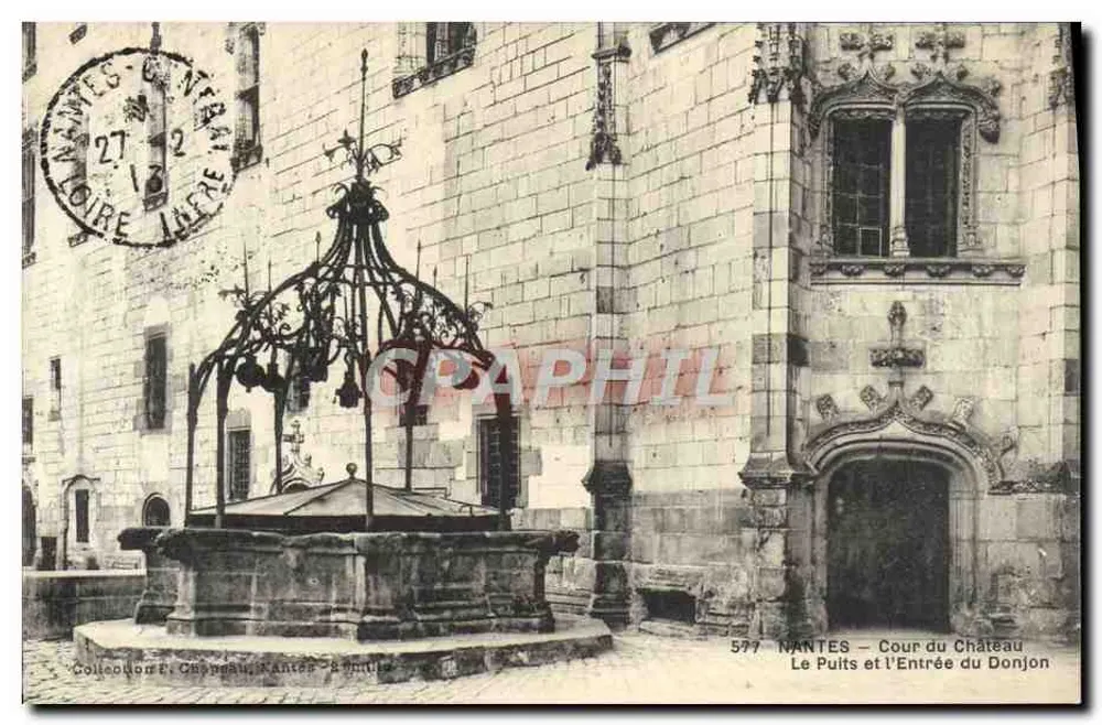 NANTES — Cour du Château — Le Puits et l'Entrée du Donjon - Vorderseite