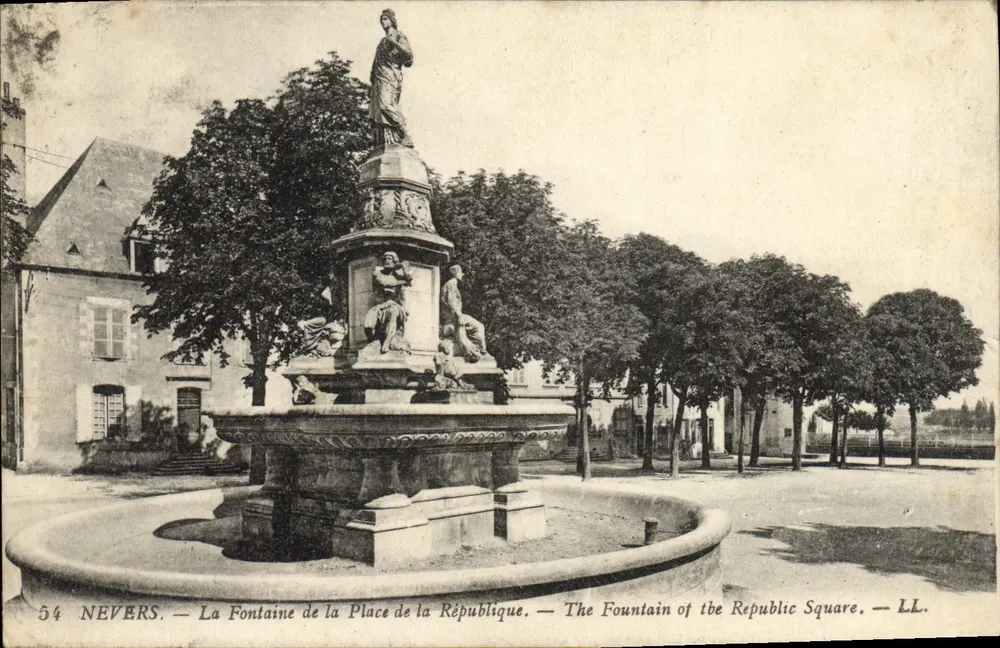 Nevers — Die Fontaine de la Place de la République — LL. n°54 - Vorderseite