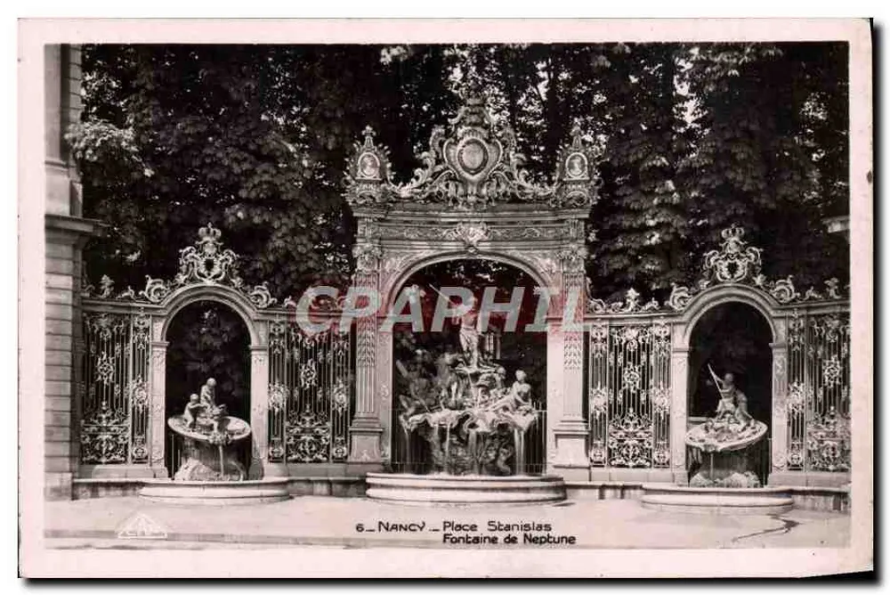 Nancy - Place Stanislas - Fontaine de Neptune - Frente