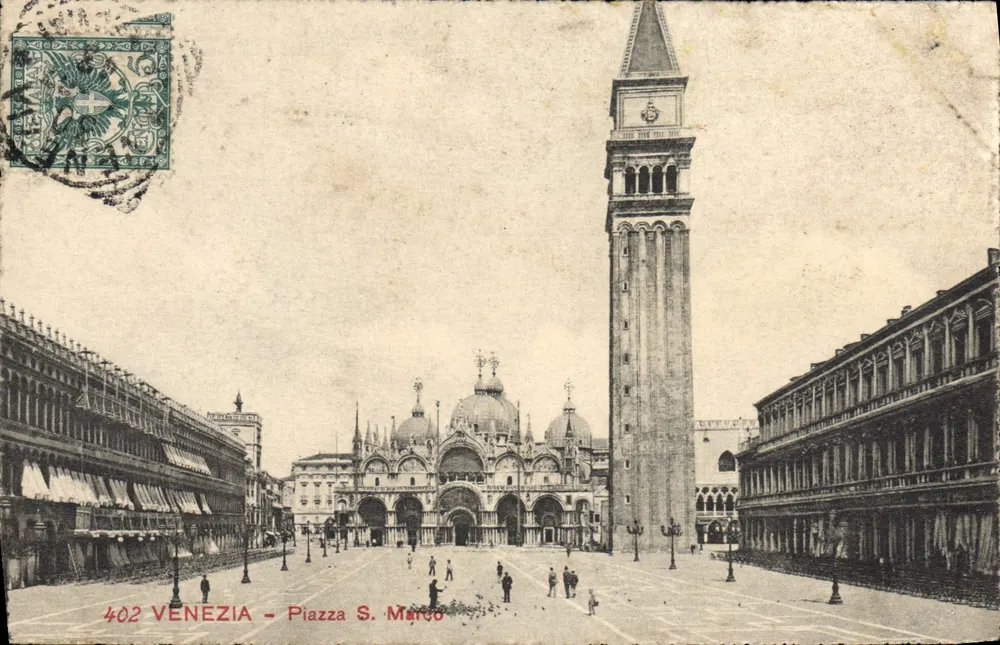 Veneza - Piazza S. Marco — vista da basílica e do campanário — editor VENEZIA, n° 402 - Frente