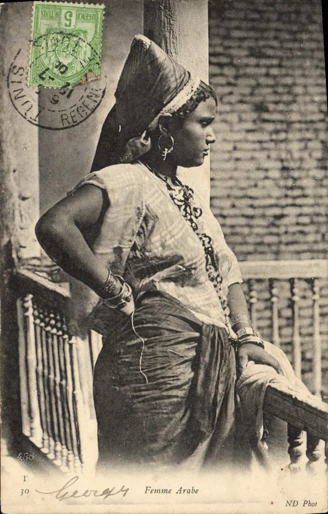 Mulher Árabe — Tunísia — ND Fot - Frente