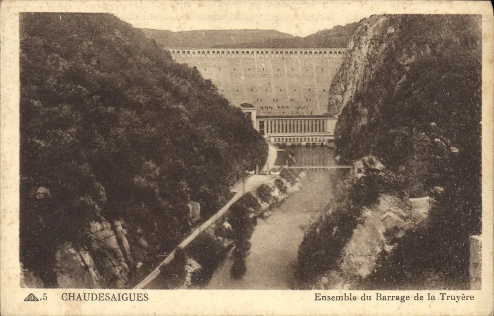 Chaudesaigues — Ensemble des Staudamms der Truyère — Cie des Arts Mécaniques, Paris - Vorderseite
