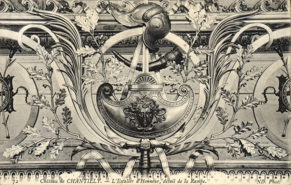 Schloss CHANTILLY — Die Ehrenstiege, Detail der Balustrade — ND. Fot. - Vorderseite