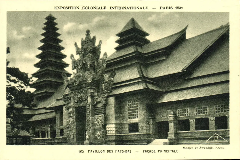 Internationale Kolonialausstellung — Paris 1934 — Pavillon der Niederlande — Hauptfassade — Moojen et Zweedijk, Archs. - Vorderseite