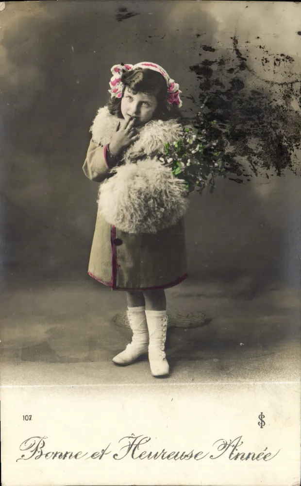 Fille en manteau à col fourrure — Bonne et Heureuse Année — éditeur anonyme, n° 107 - Frente