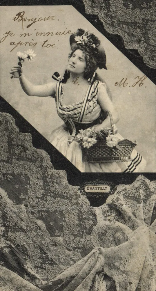 Frau im traditionellen Kleid — Chantilly — Phototypie-Ausgabe A. Bergerot et Cie, Nancy - Vorderseite