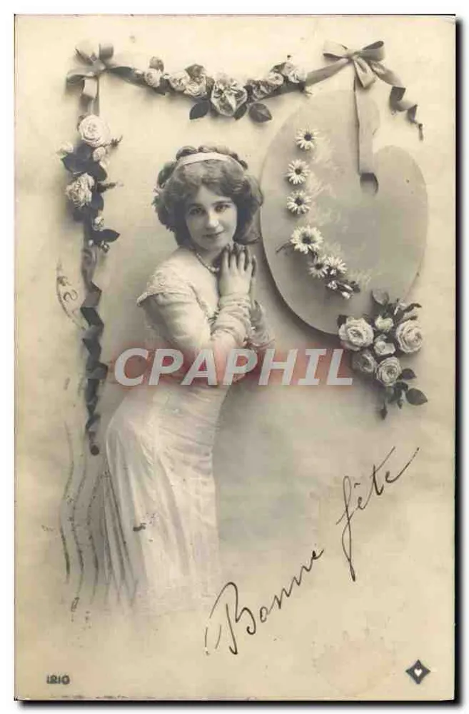 Jeune femme en robe blanche — décor floral et palette — éditeur IBIO - Recto