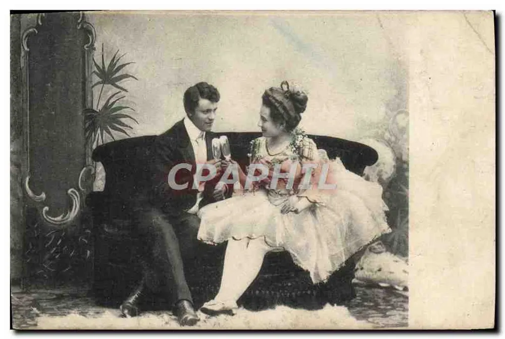 Couple élégant — scène de salon avec canapé et plante — éditeur K.V.I.B. n° 13 - Recto