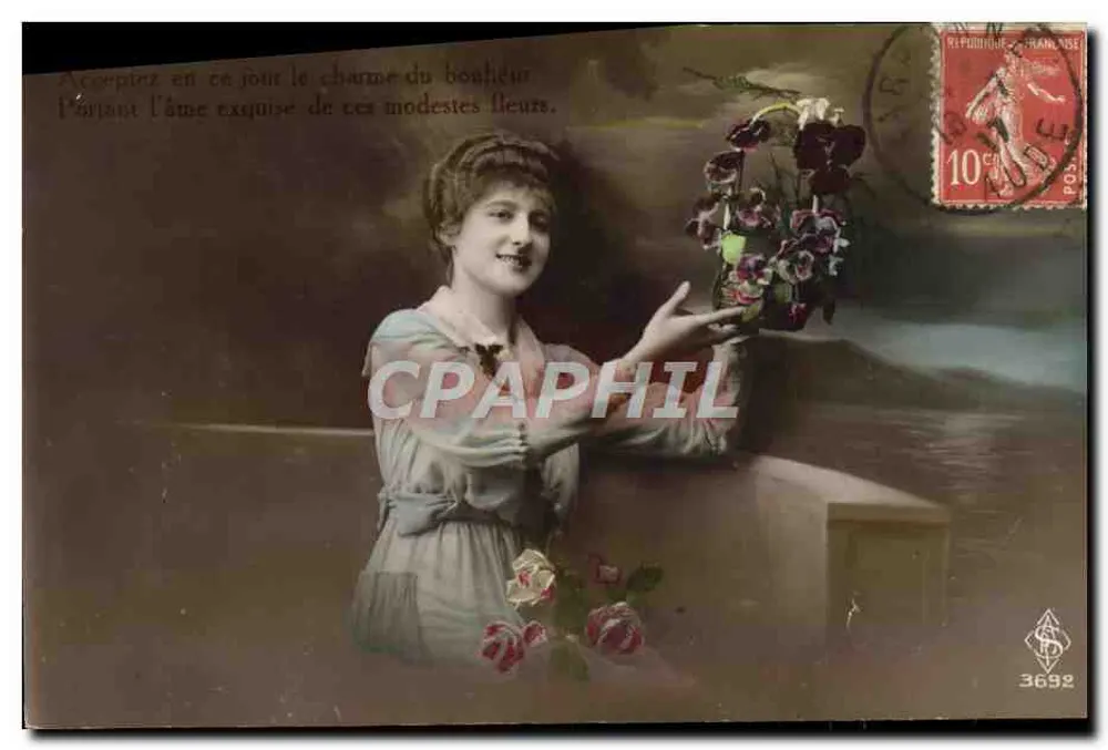 Frau, die ein Blumenbouquet anbietet — gedruckter Text — Verlag S. 3692 - Vorderseite